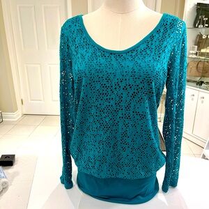 Top Teal  women’s Long Sleeve  
Size medium  pit to pit 19”
Length 26”